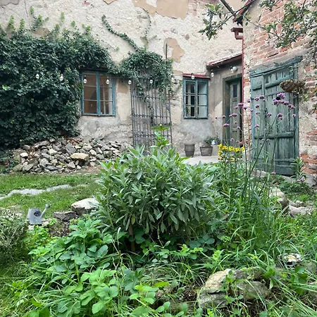 Сasa de vacaciones House With Charming Garden Kutná Hora